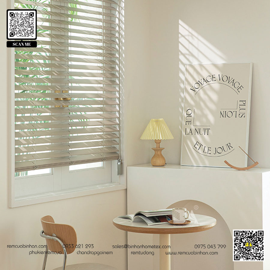 Lựa chọn và sử dụng rèm sáo gỗ cho cửa sổ to