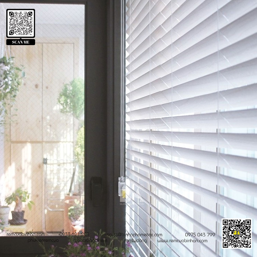 Tạo điểm nhấn cho căn phòng với rèm sáo gỗ