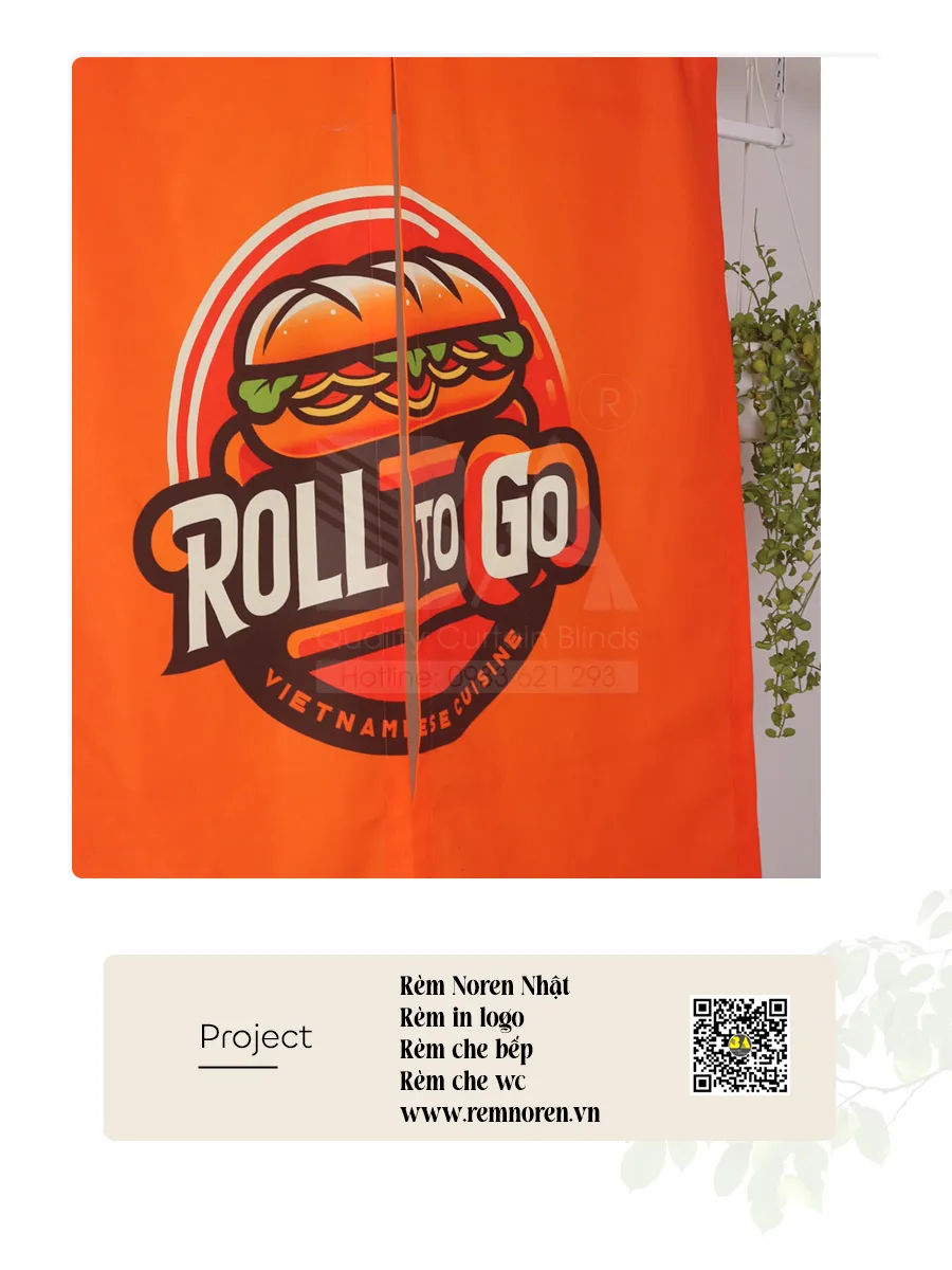 Rèm Noren In Logo Tiệm Bánh Mì Roll To Go – Rèm Che Cửa Theo Nhận Diện Thương Hiệu