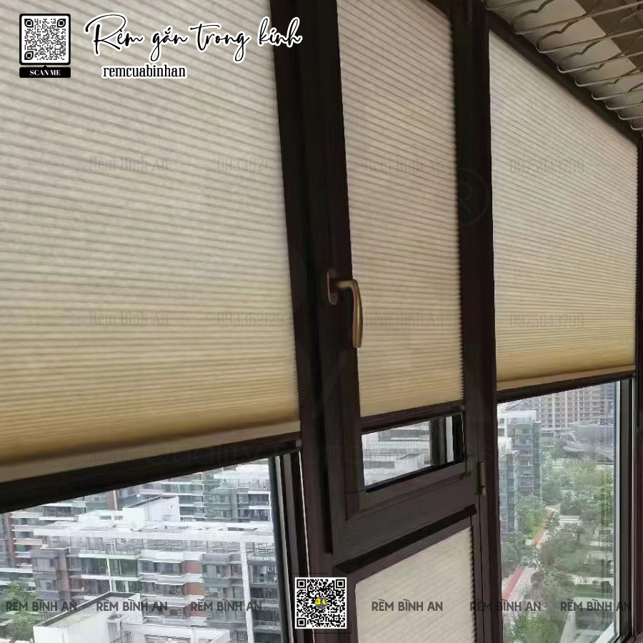 Vách Ngăn Cửa Sổ Gắn Kính Tổ Ong